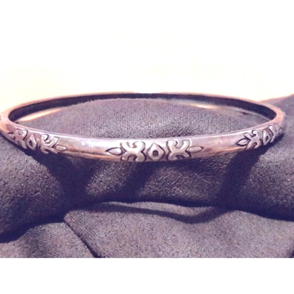 Silpada Vintage Sterling Silver Embossed “XOXO” Willow Bangle Bracelet - Picture 2 of 7